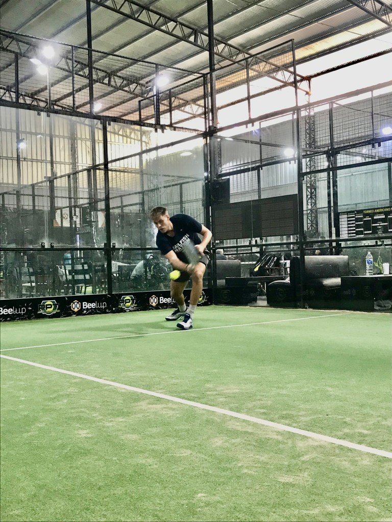 Hendrik Burmeister beim hochintensiven Padel-Training an der Profi Academy PPT in Buenos Aires.